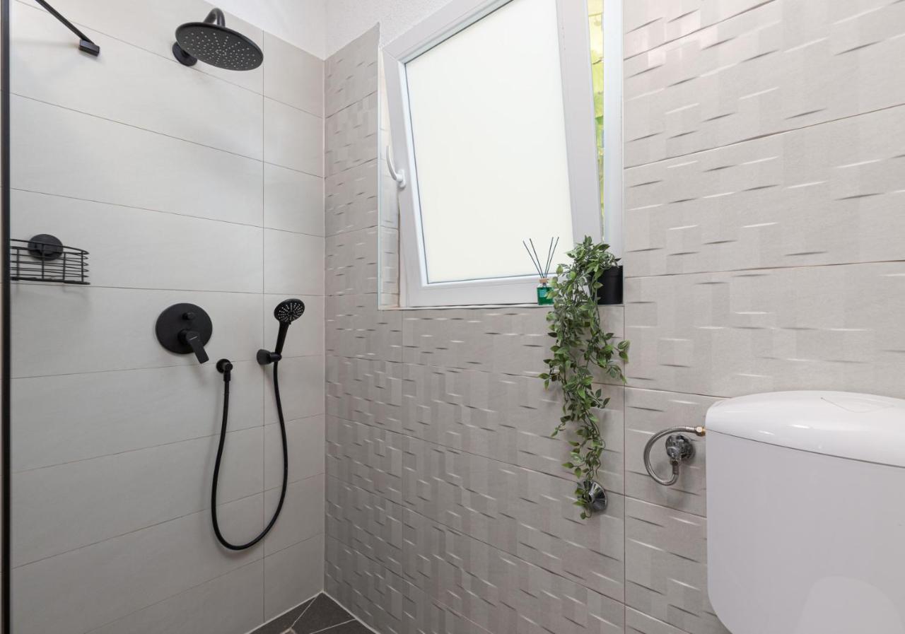Cukerina Apartment With Whirpool & Sauna Porec Bagian luar foto