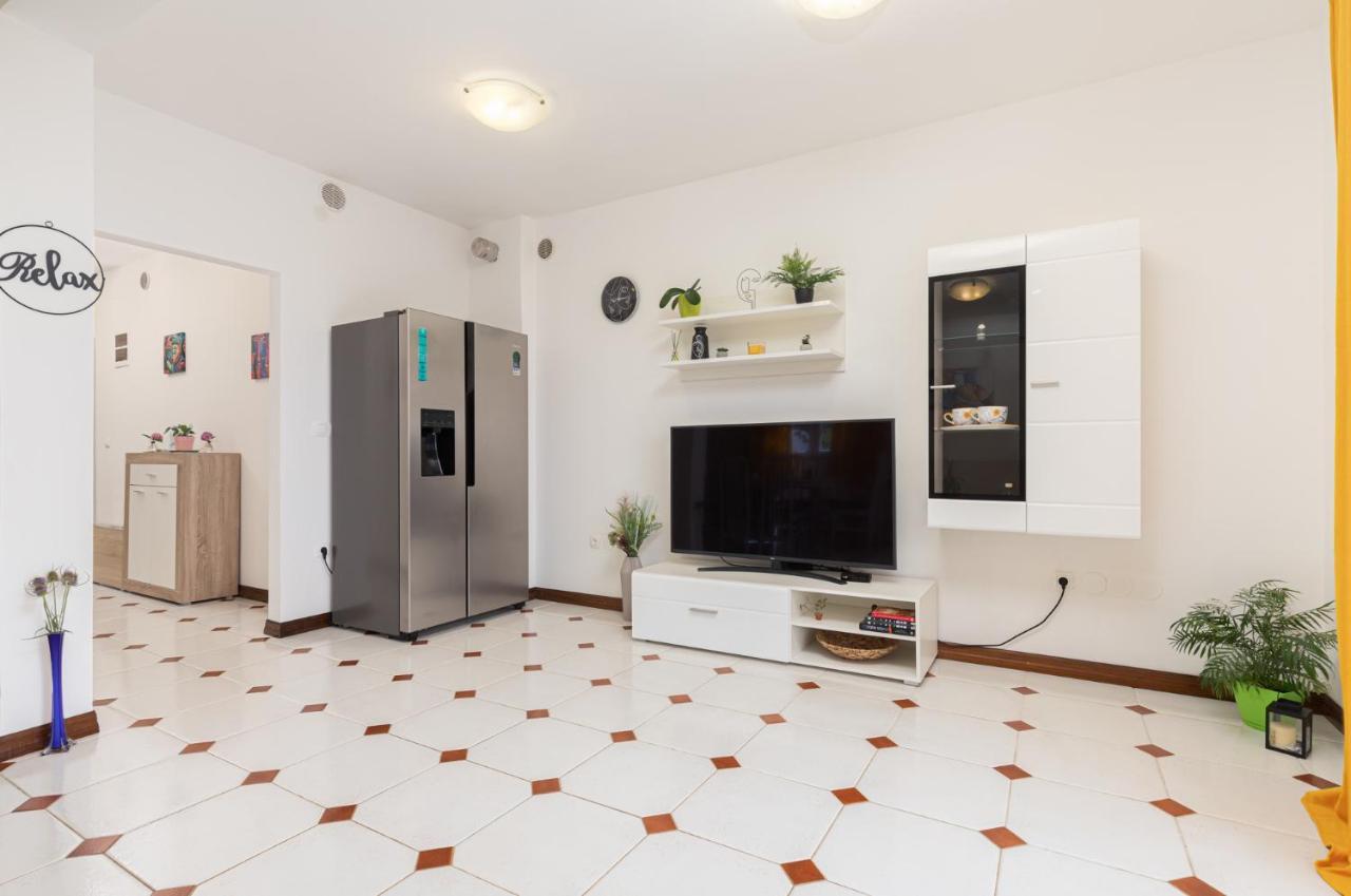 Cukerina Apartment With Whirpool & Sauna Porec Bagian luar foto